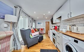 4 Princess Green - Portrush By The Sea